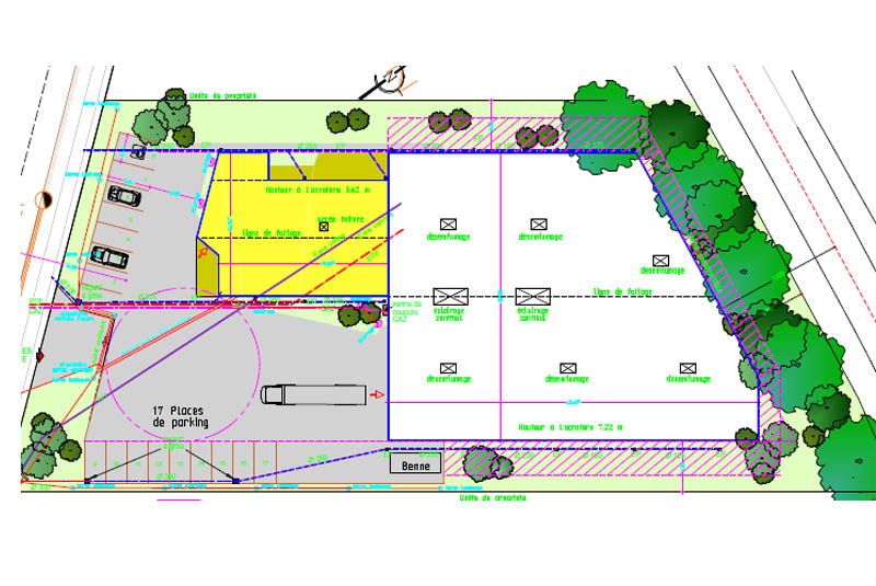 conception du bâtiment adaptée à la forme du terrain